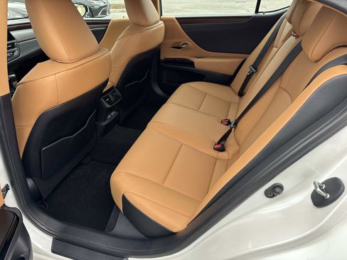 Certified 2024 Lexus ES 350 w/ Premium Package image 13