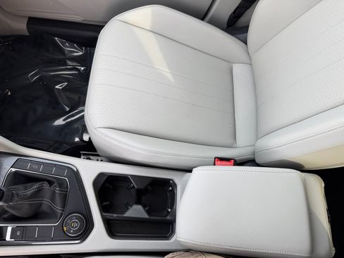 Certified 2022 Volkswagen Tiguan SE image 14