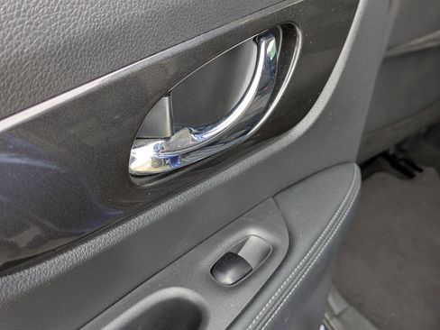 Used 2019 Nissan Rogue SV image 24