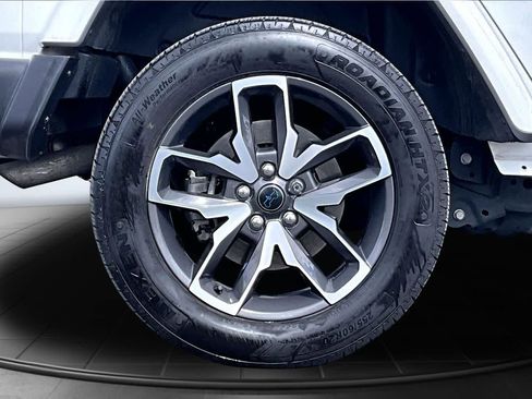 Used 2024 Jeep Wrangler Unlimited AWD/4WD image 36