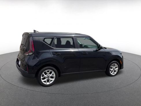Used 2025 Kia Soul LX w/ LX Technology Package FWD image 15