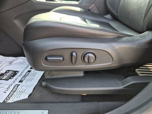Used 2020 Chevrolet Equinox Premier FWD image 16