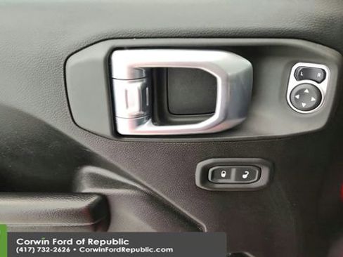 Used 2021 Jeep Wrangler Unlimited Rubicon w/ Cold Weather Group AWD/4WD image 19