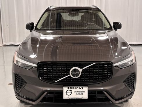 Certified 2025 Volvo XC60 B5 Plus image 3