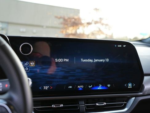 Used 2025 Chevrolet Equinox EV LT image 13