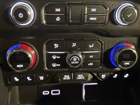 Used 2024 GMC Yukon SLT image 10