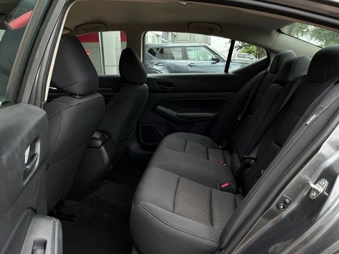 Used 2025 Nissan Altima 2.5 SV FWD image 12