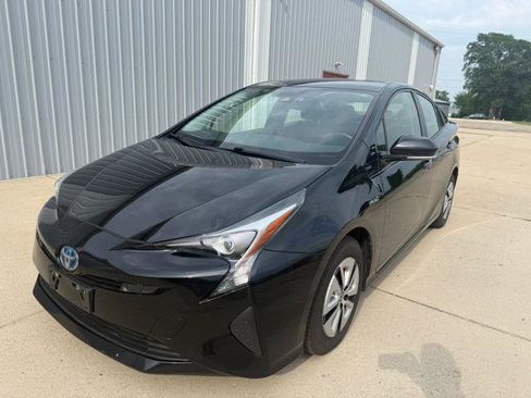 Used 2018 Toyota Prius Three FWD image 3