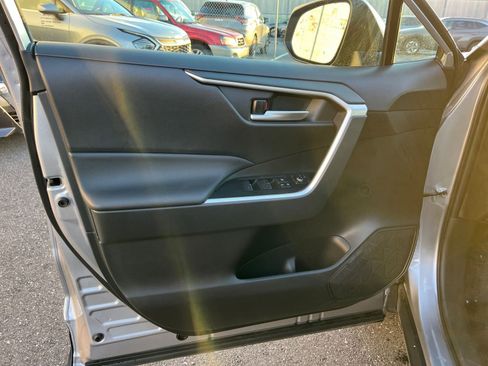 Used 2025 Toyota RAV4 XLE image 20