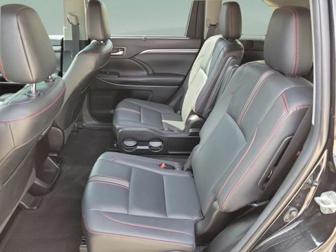 Used 2019 Toyota Highlander SE AWD/4WD image 24