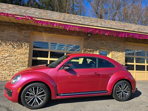 Used 2017 Volkswagen Beetle #PinkBeetle image 31