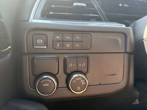 Used 2025 Chevrolet Tahoe LT RWD image 38