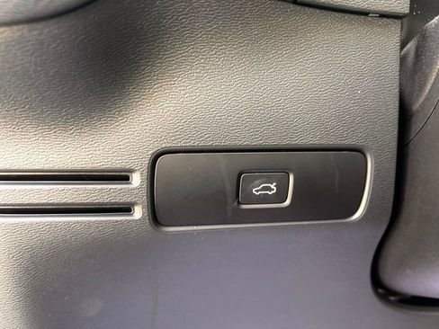 Used 2024 Volvo XC40 B5 Plus w/ Protection Package Premier AWD/4WD image 19