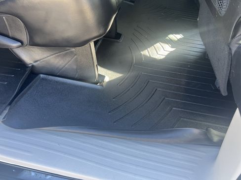 Used 2024 Chrysler Pacifica Touring-L image 21