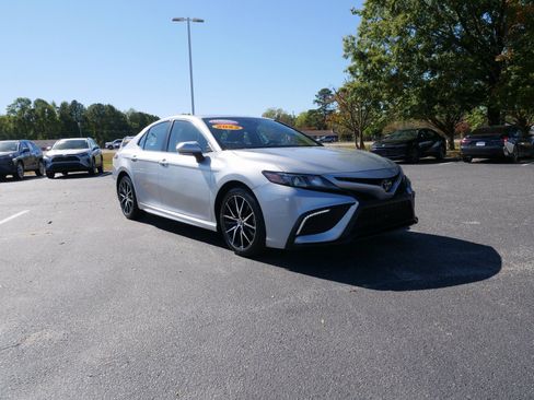 Used 2022 Toyota Camry SE w/ Convenience Package image 10