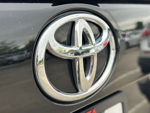 Used 2021 Toyota RAV4 LE AWD/4WD image 7