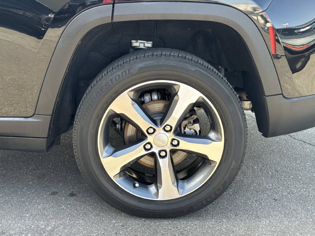 Used 2023 Jeep Grand Cherokee Limited AWD/4WD image 30