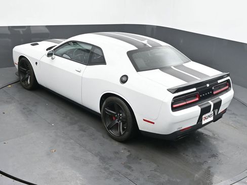 Used 2017 Dodge Challenger SRT Hellcat image 39
