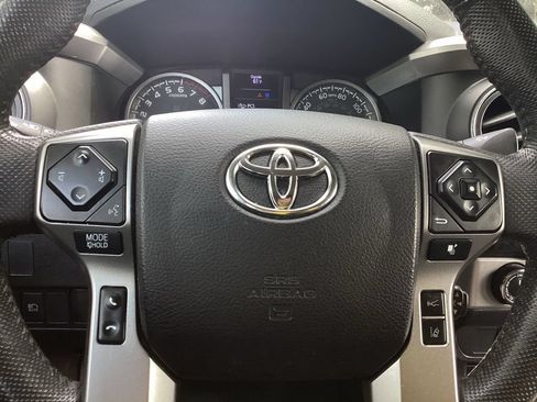 Used 2022 Toyota Tacoma SR5 AWD/4WD image 17