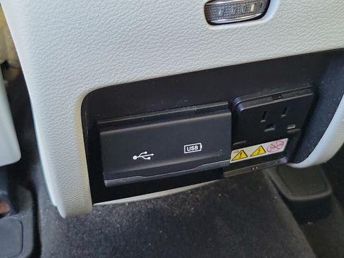 Used 2020 Jeep Cherokee Limited FWD image 17