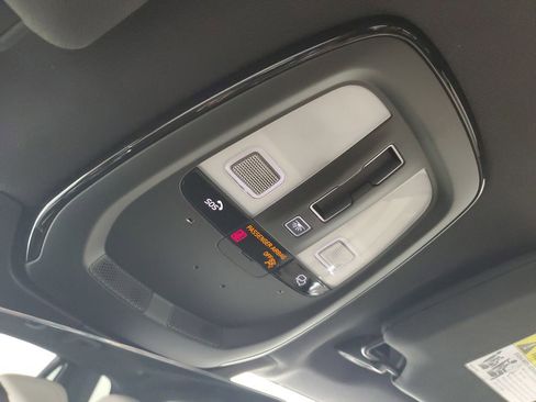 Certified 2025 Volvo XC90 B6 Plus image 33