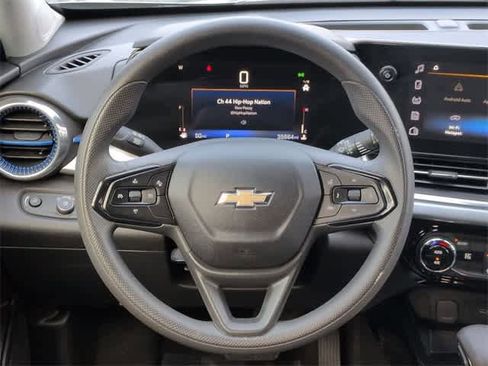 Used 2024 Chevrolet Trax LT image 23