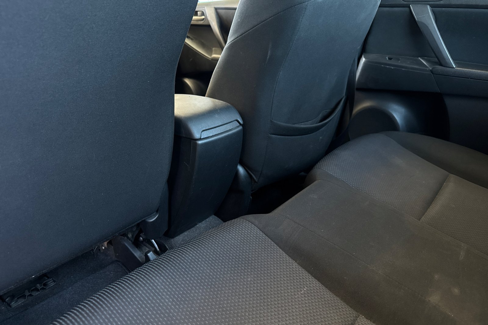 Used 2011 MAZDA MAZDA3 i Touring FWD image 8