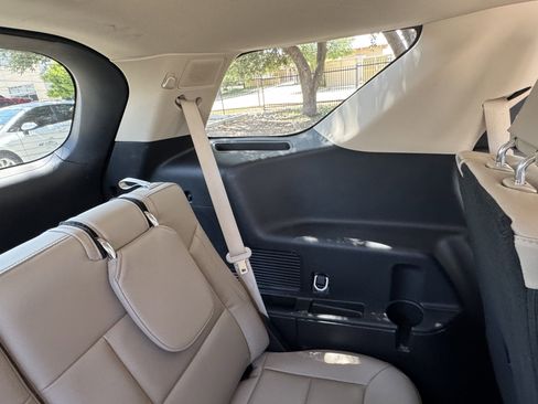 Used 2024 Ford Explorer Limited image 38