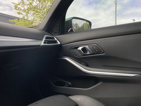 Used 2025 BMW 330i Sedan w/ M Sport Package RWD image 25