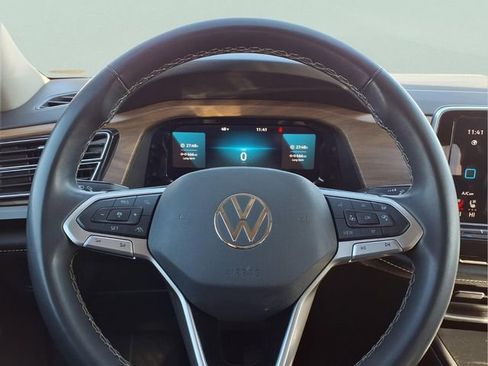 Used 2024 Volkswagen Atlas SE image 12