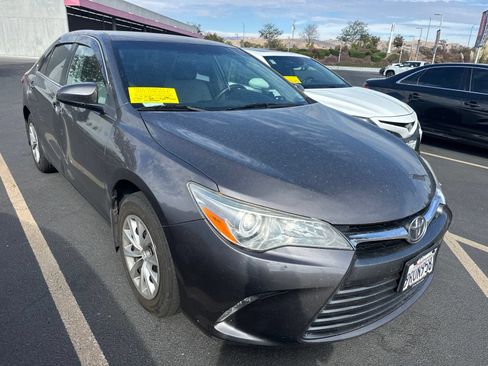 Used 2017 Toyota Camry LE FWD image 1