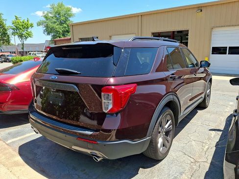 Used 2022 Ford Explorer XLT w/ Equipment Group 202A RWD image 5
