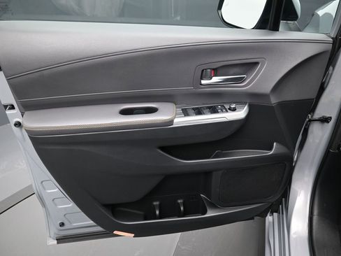 Used 2022 Toyota Sienna XLE Woodland Edition image 11