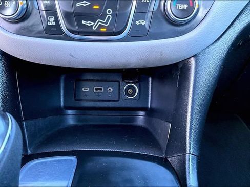 Used 2021 Chevrolet Equinox LS FWD image 15