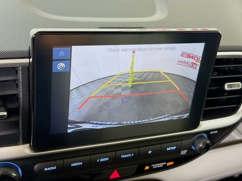 Used 2024 Hyundai Venue SEL FWD image 5