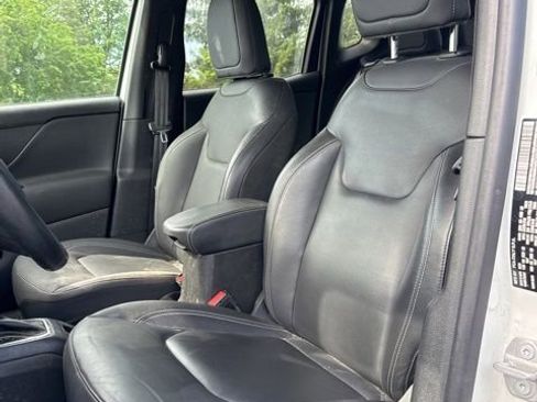 Used 2023 Jeep Renegade Limited AWD/4WD image 12