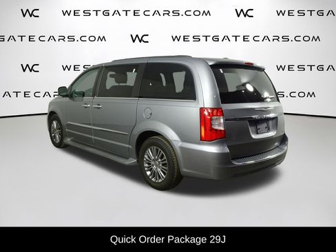 Used 2014 Chrysler Town & Country Touring-L w/ Driver Convenience Group image 4