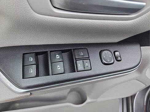 Used 2015 Toyota Camry SE FWD image 16