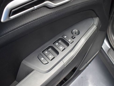 Used 2023 Kia Sportage LX image 11