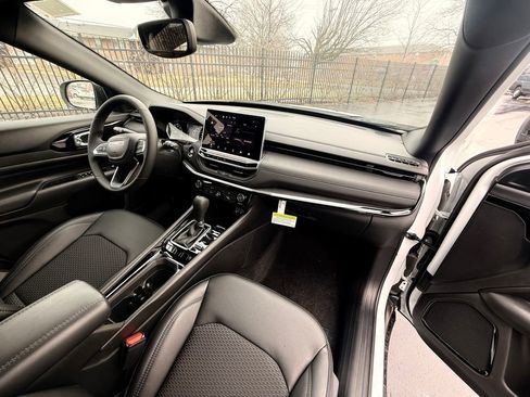 New 2026 Jeep Compass Latitude image 12