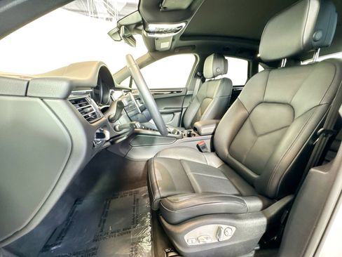 Used 2025 Porsche Macan image 5