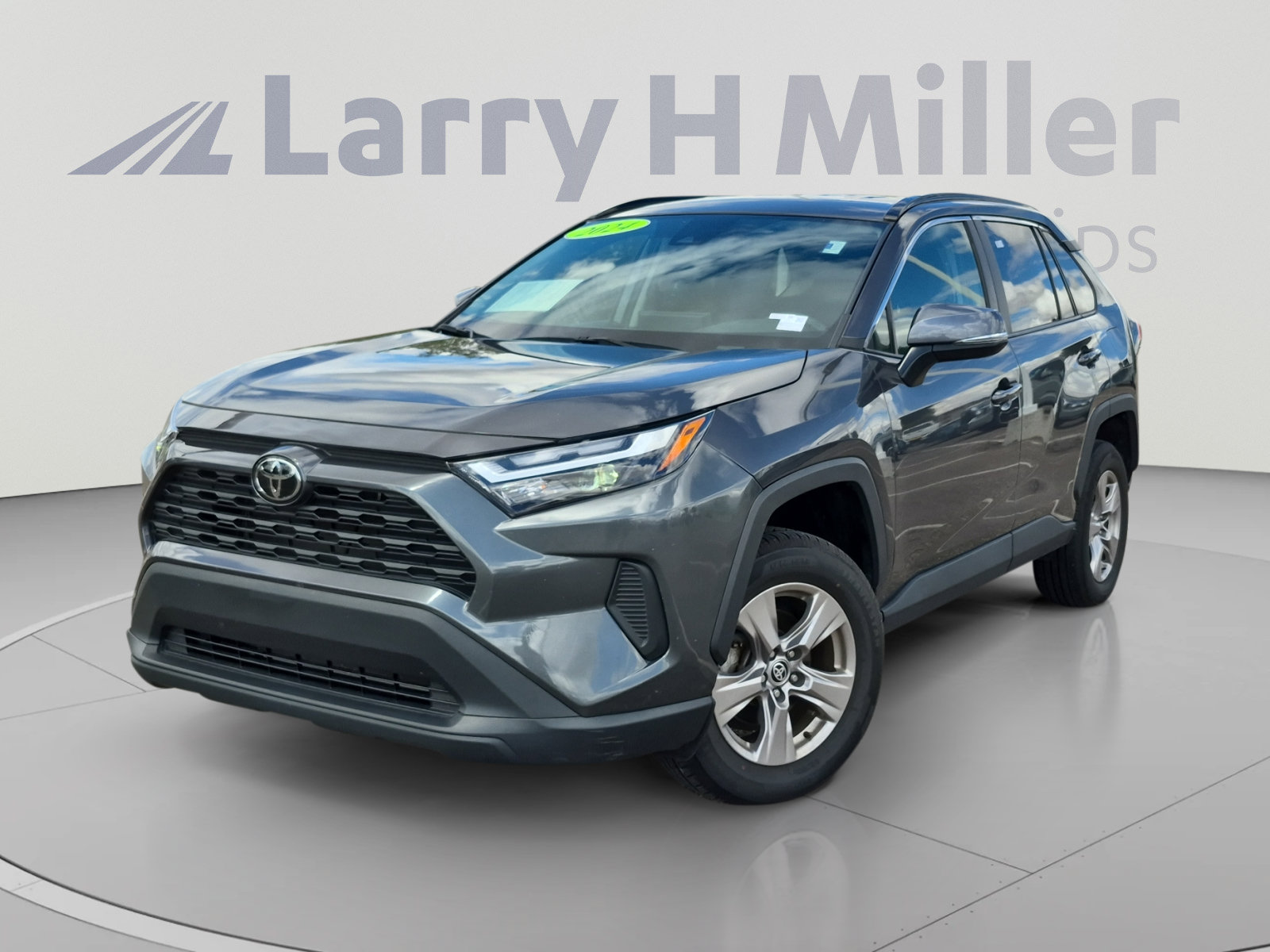 Used 2024 Toyota RAV4 XLE AWD/4WD image 1