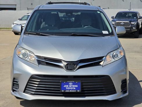 Used 2019 Toyota Sienna LE FWD image 3