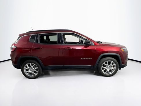Used 2022 Jeep Compass Latitude image 4