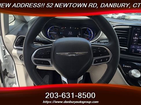 Used 2022 Chrysler Pacifica Touring-L FWD image 24