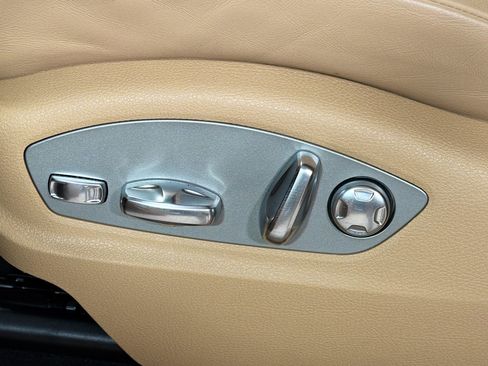 Used 2025 Porsche Macan image 25