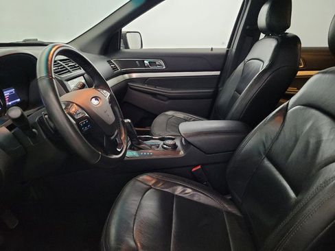 Used 2017 Ford Explorer XLT w/ Equipment Group 201A AWD/4WD image 17