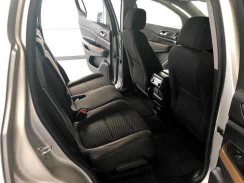 Used 2019 GMC Acadia SLE image 14