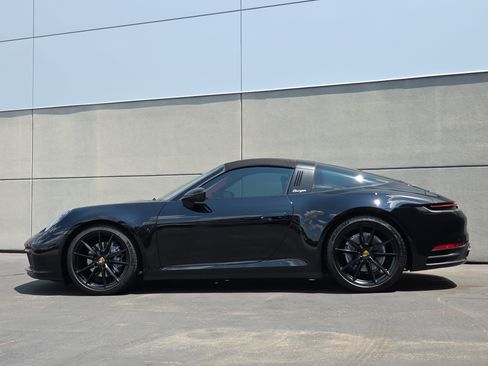 Certified 2024 Porsche 911 Targa 4 AWD/4WD image 2