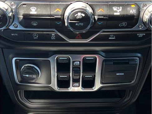 Used 2021 Jeep Wrangler Unlimited Sport AWD/4WD image 16